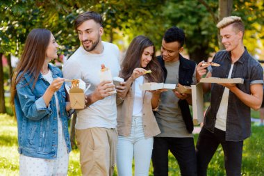 Parkı'nda yemek kolay iş arkadaşları