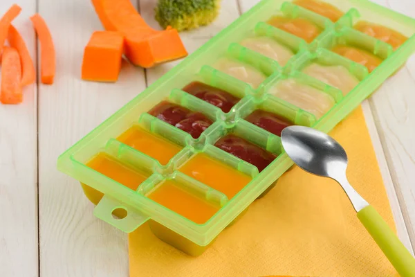 Multiportion container with baby food — Stock Photo, Image