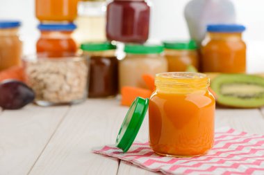 Açılan kavanoz kabak püresi