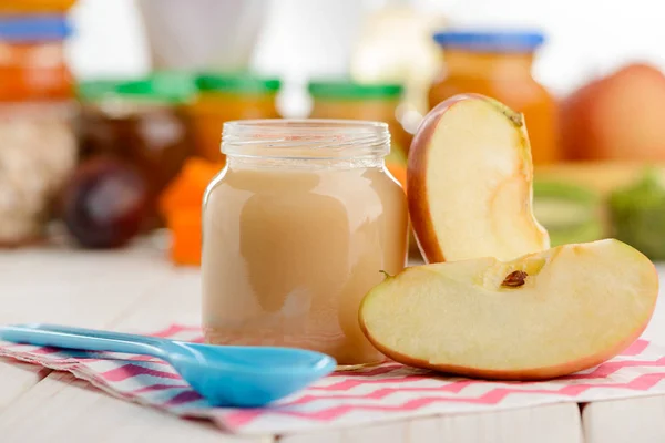 Apple puree and slices — Stock Photo, Image