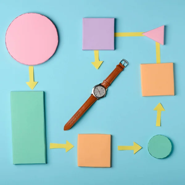 Bloques de papel de colores y reloj —  Fotos de Stock