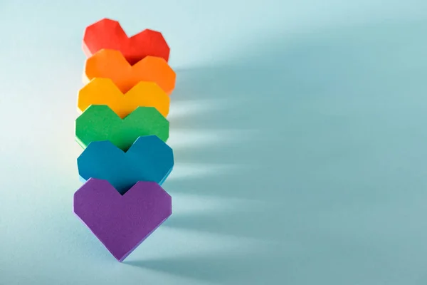 Ligne de cœurs 3D colorés — Photo