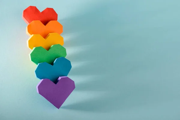 Línea de gay arco iris corazones —  Fotos de Stock