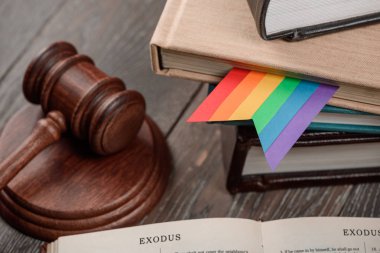 Yargıçlar tokmak ve Exodus kitap