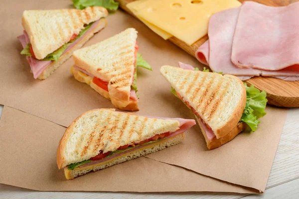 Leckere Sandwich-Dreiecke — Stockfoto