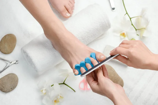 Voetverzorgingslijn vormgeven van teen nagels — Stockfoto