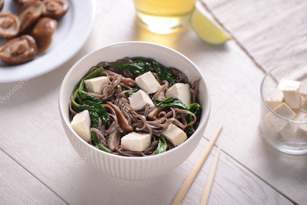 Soba noodles with spinach and tofu
