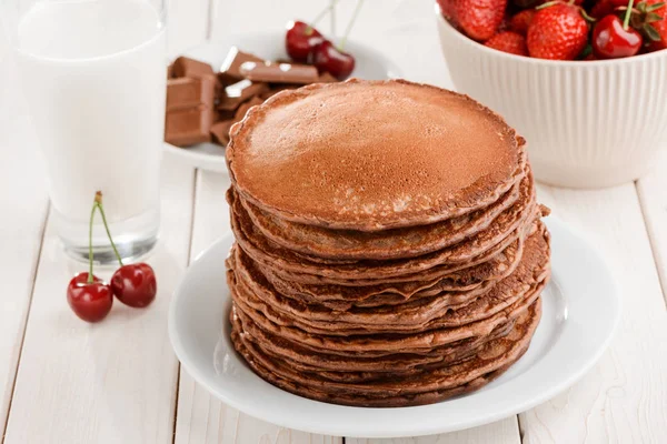 Tortitas con cerezas — Foto de Stock