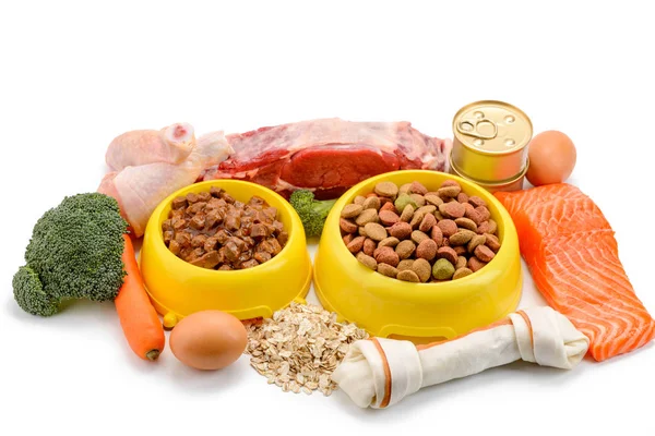Pet food and its ingredients — Stock Photo, Image