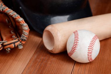 Bir öğle yemeği üzerinde güzel işçi