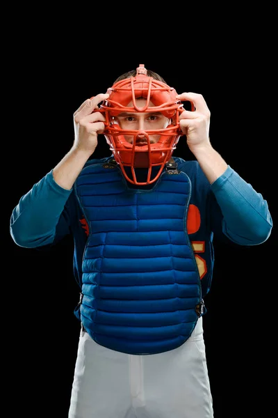 Catcher colocando uma máscara — Fotografia de Stock