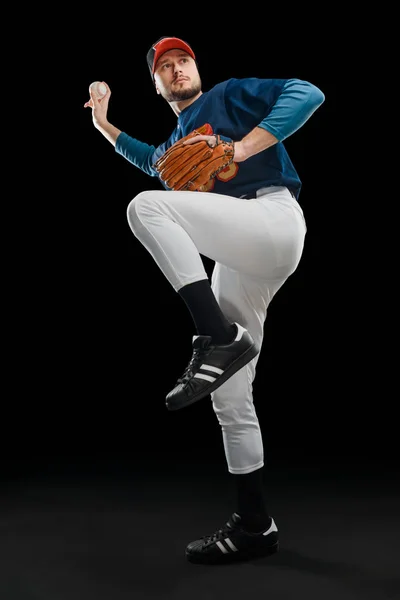 Giocatore di baseball che lancia una palla veloce — Foto Stock