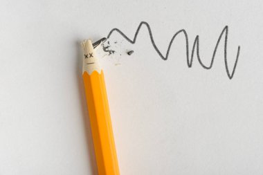 Kurşun kalem ile kırık