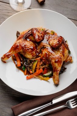 Broiler tavuk sebze ile