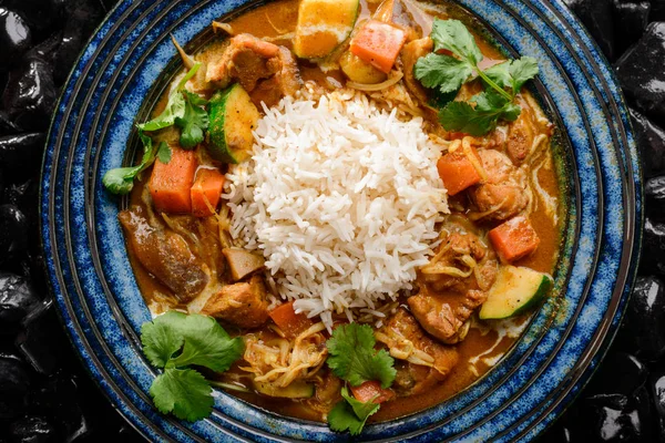 Chicken curry, vegetables and rice — Stock Photo, Image