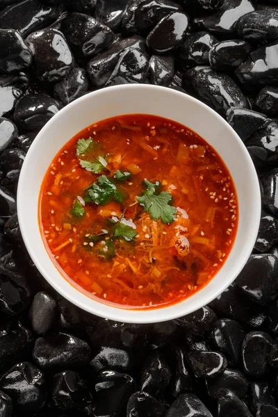 Миска червоного супу — стокове фото