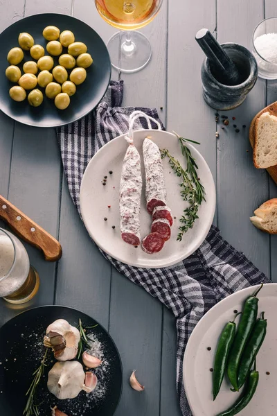 Winter salami, olives, pepper, garlic — Stock Photo, Image