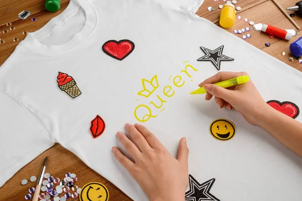 Making custom design of t-shirt — Stock Photo, Image