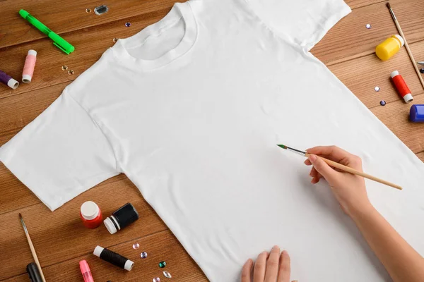 Painting on a t-shirt — Stock Photo, Image