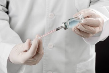 Doktor şırınga doldurma