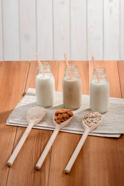 Flaconi di latte senza lattosio — Foto Stock