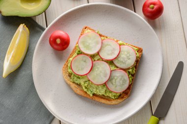 Püresi avokado ile tost