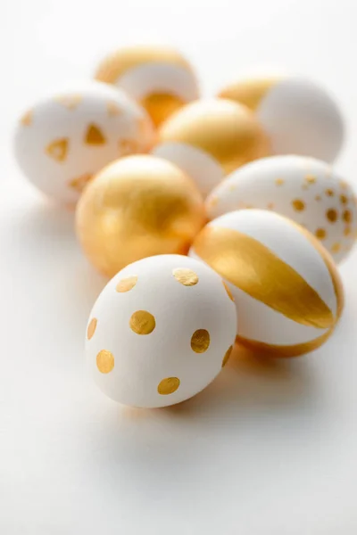 Ovos de Páscoa pintados com ouro — Fotografia de Stock
