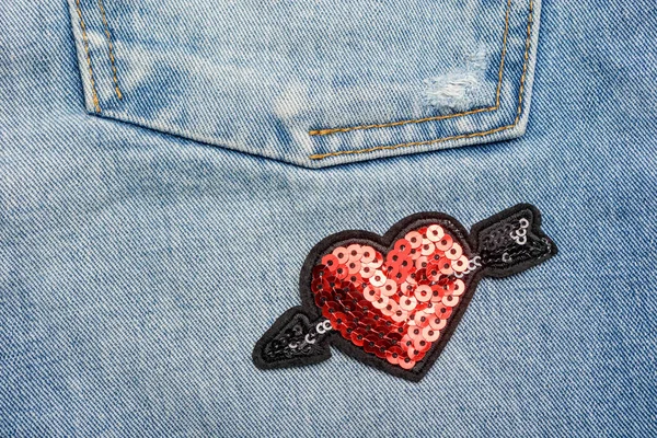 Heart with arrow sequin patch — Stock Photo, Image