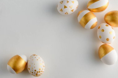 Çeşitli altın Paskalya yumurtaları