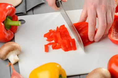 Adam bir biber doğrama