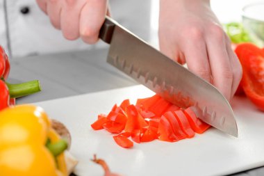 Şef kırmızı biber dicing