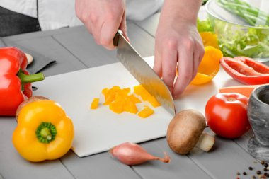 Dolmalık biber doğrama Şef