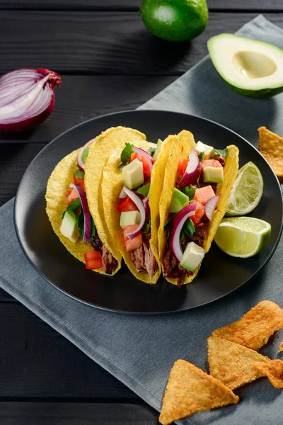 Un plato de tacos caseros — Foto de Stock