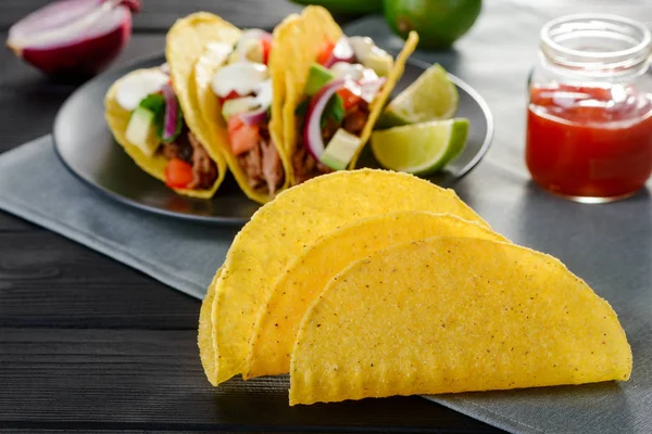 Pocas tortillas de maíz fritas — Foto de Stock