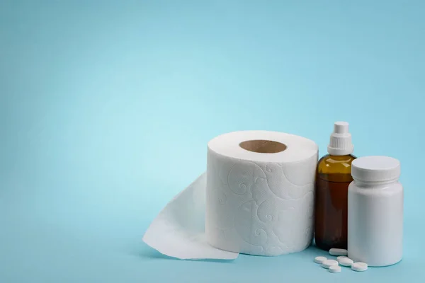 Papel higiénico, gotas y pastillas — Foto de Stock