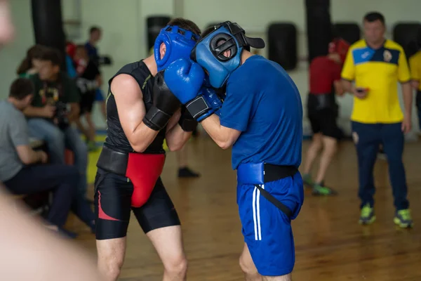 Lutadores de boxe profissionais em ação — Fotografia de Stock