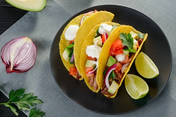 Deliciosos tacos de cáscara dura — Foto de Stock