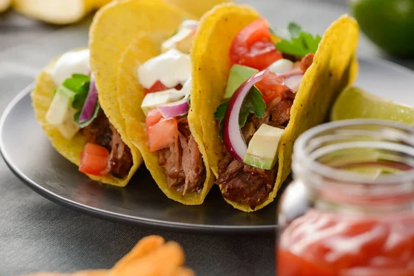 Apetitivos tacos de cáscara dura — Foto de Stock