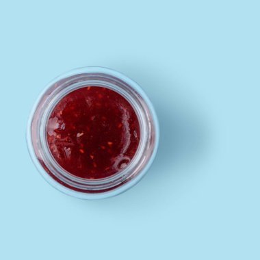 Bir kavanoz ahududu reçeli