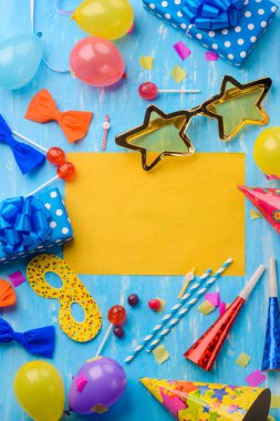 Eğlenceyi seven bir arkadaş için kart