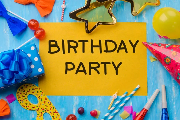 Zabawne zaproszenie urodzinowe — Zdjęcie stockowe