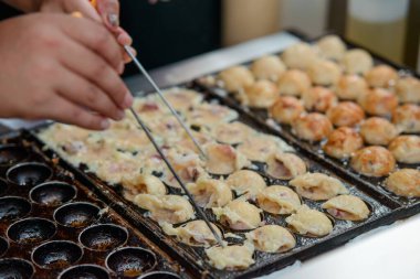 Takoyaki topları yapıyorum. Asya sokak yemekleri