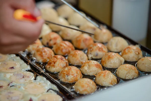 Takoyaki ballen worden gekookt in een pan — Stockfoto