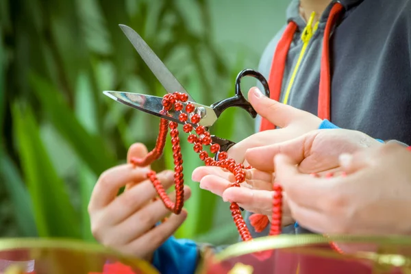 Den Unga Glada Familjen Förbereder Sig För Jul Och Adventsfirandet — Stockfoto