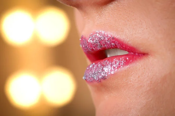特写美丽的性感自然的嘴唇 美丽的嘴唇化妆细节 — 图库照片