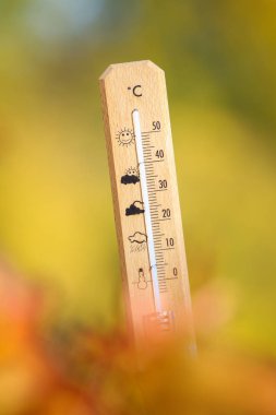 hava cıva termometre ile gösterilen sonbaharda çok güzel