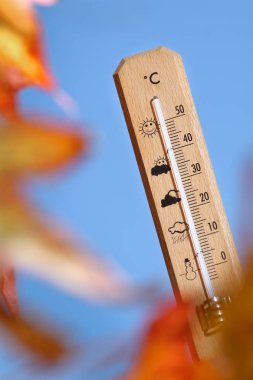 hava cıva termometre ile gösterilen sonbaharda çok güzel