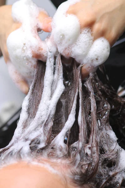 Hairdresser Washing Woman Hair Hairdresser Salon — Stock Photo, Image