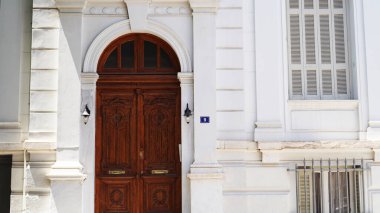 Ev satışları, kira, konaklama reklamları, lüks bina ve kapı kapakları için kapak fotoğrafı