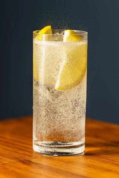 Gin Tonic Cocktail Gin Tonic Lemon Wedge Ice Bitter Cocktail — Stock Photo, Image